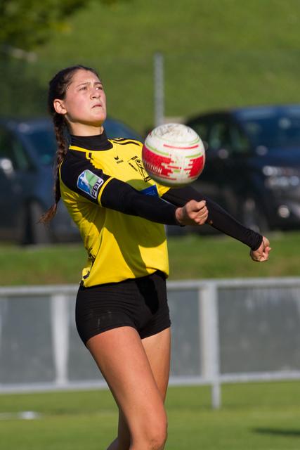 Marie Scharinger beim Zuspiel.