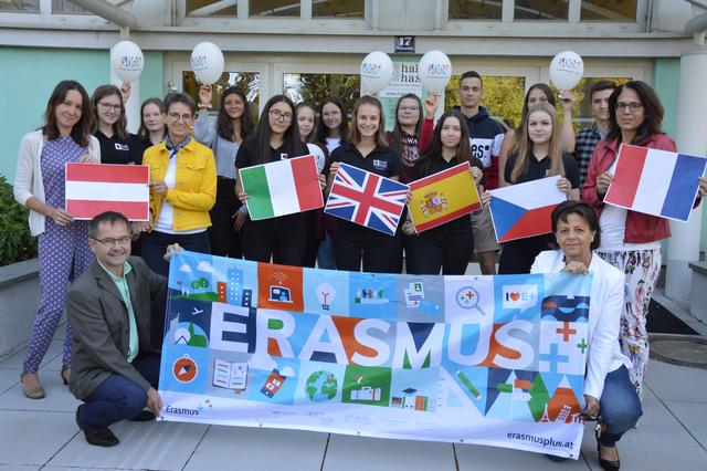 Schülerinnen und Schüler sowie die Lehrkräfte freuen sich auf eine Partnerschaft mit Schulen in Frankreich, Italien und Tschechien.