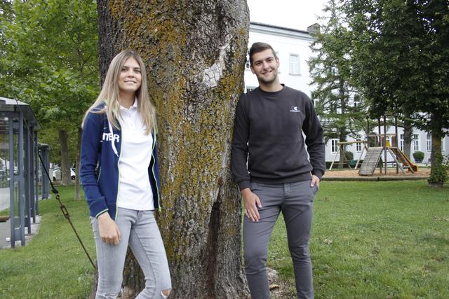 Die beiden LehrlingsRedakteure der BezirksRundschau Ried: Leonie Pollhammer und Florian Koller. | Foto: Schiefer/BRS