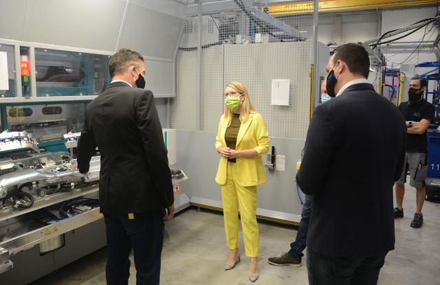 "Nur mit Leidenschaft kann man innovativ sein. Wir sind Vollblut-Maschinenbauer und dies beweisen wir täglich", erklärte 3Con-CEO Hannes Auer beim Besuch von BM Margarete Schramböck in Ebbs.