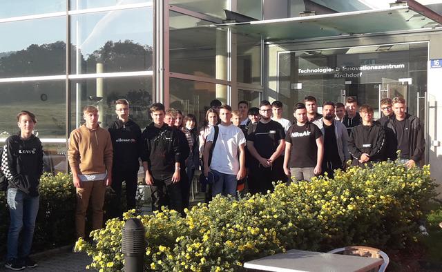 23 Lehrlinge aus sechs Unternehmen starten die Ausbildung zur „Digitalen Werkzeugbautechnik“ | Foto: TIZ Kirchdorf