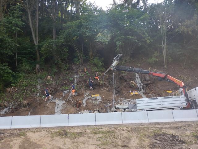 Eine Schutzbarriere auf der B 317 zwischen den Ortsteilen Pichl und Schütt wird errichtet. | Foto: Land Steiermark