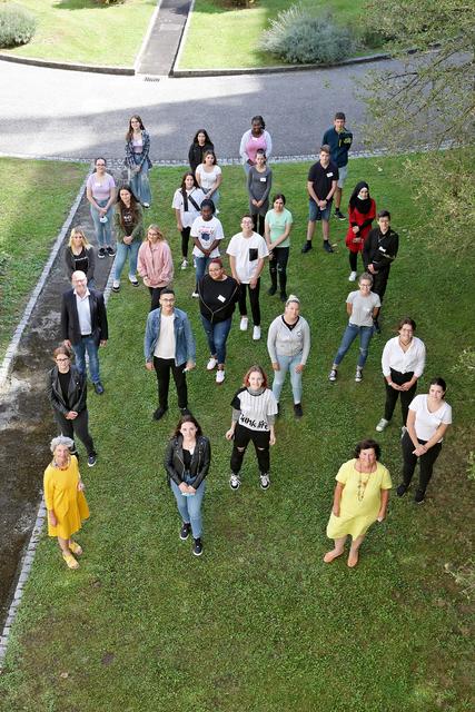 Sozial-Landesrätin Birgit Gerstorfer (vorne re.) begrüßte die neuen Schüler zum Lehrgangsstart in Linz