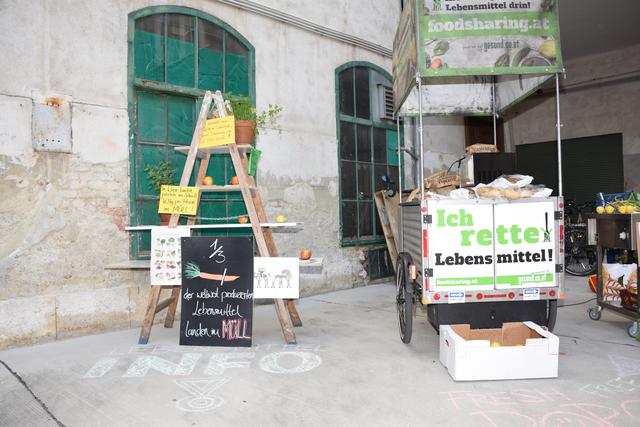 Beim Zukunftsfestival in Rothneusiedl informiert der Verein MUT über Lebensmittelverschwendung.