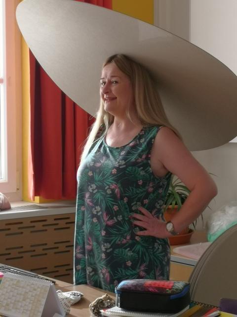 Auch Lehrerin Petra Karlseder beteiligte sich an der Aktion. | Foto: Mittelschule Mauthausen