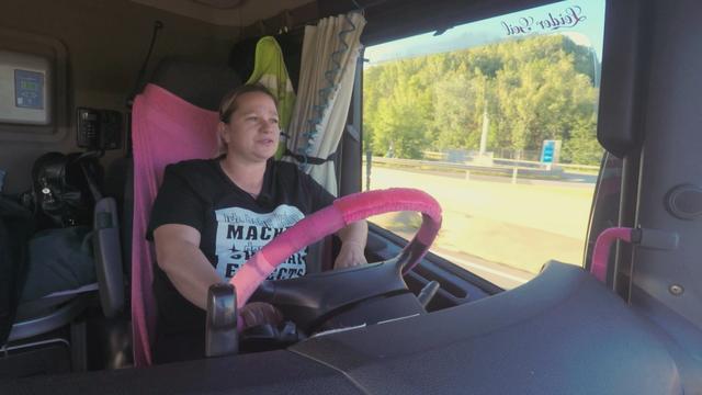 Nadine Pahitsch ist eine der österreichischen Lkw-Fahrerinnen, die in der neuen Staffel von "Trucker Babes" auf ATV zu sehen sind.