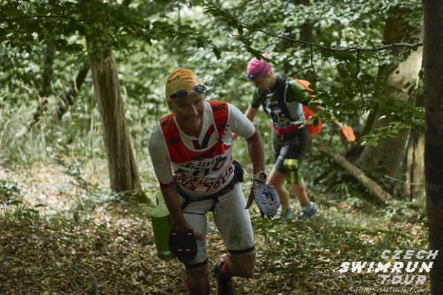 Sabine Greipel aus Stegersbach belegte Platz eins bei SwimRun-Tour in Tschechien.  | Foto: Czech-SwimRun-Tour