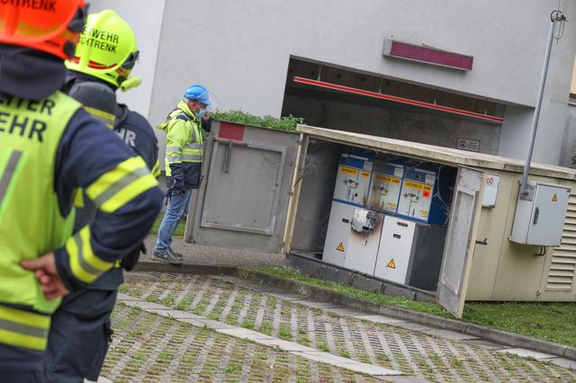 In der Moserbachstraße brannte die Trafostation. | Foto: laumat.at/Matthias Lauber