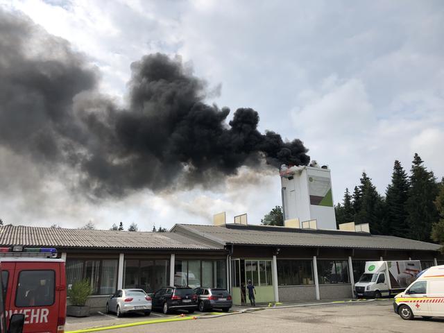 Von weitem war eine schwarze Rauchsäule zu sehen.