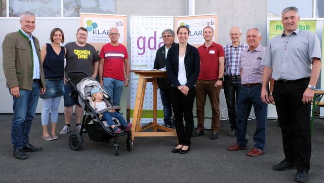 Bürgermeister Anton Kasser, Gemeinderätin Schallauer Lisa, Gemeinderat Wieser Philipp, Gemeinderat Teufel Leopold, Anton Rath (Gartengestaltung GmbH), Magdalena Danner (KLAR! Amstetten Süd), Klemens Willim (KLAR! Amstetten Nord), Johann Wagner (e5-Gemeindebetreuer), e5-Teamleiter Johann Heigl, Vizebürgermeister Kromoser Leopold