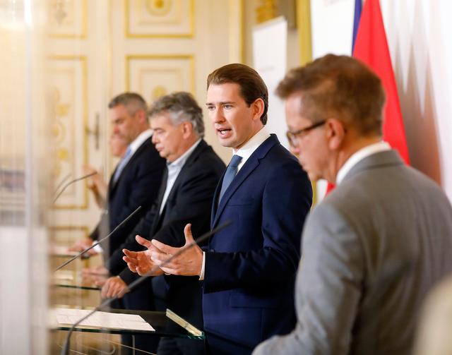 Die neuen Maßnahmen gelten ab kommenden Montag in ganz Österreich, verkündet Bundeskanzler Sebastian Kurz  (ÖVP) am Donnerstag.  | Foto: Dragan Tatic/BKA