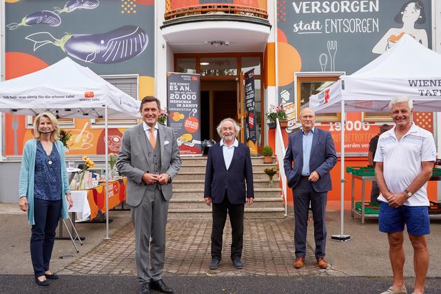 Alexandra Gruber (Geschäftsführerin Wiener Tafel), Peter Hanke (Finanzstadtrat der Stadt Wien), Herbert Herdlicka (Obmann Wiener Tafel), Frank Hensel (REWE International), Klaus Elsbacher (Privatinvestor).