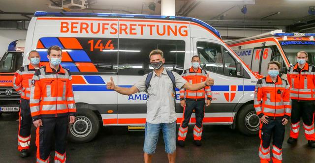 Miroslaw L. erlitt am Tennisplatz einen Herzstillstand und bedankte sich bei der Berufsrettung Wien für die medizinische Vorsorge.