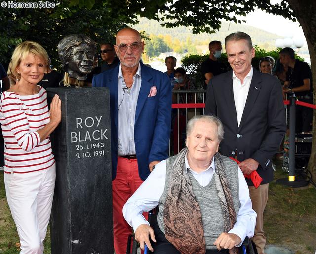 Uschi Glas, Otto Retzer und Carl Spiehs gaben sich die Ehre, auch Bürgermeister Ferdinand Vouk gratulierte
