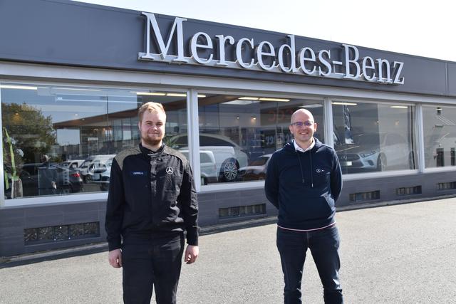 Georg Schranz (r.) ist stolz auf seinen Lehrling Marcel Csenkei.