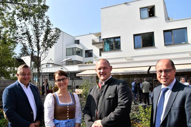 Sie dürfen gemeinsam auf die neue "Hoamat Achfeld" stolz sein (v.l.): Friedrich Strubreiter (Scheffau), Franziska Wagner und Peter Harlander (Golling) sowie Herbert Walkner (St. Koloman)