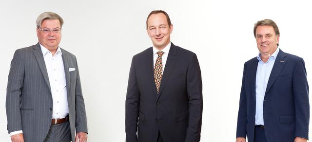 Landesobmann und WKNÖ-Präsident Wolfgang Ecker und WBNÖ-Direktor Harald Servus gratulieren Alexander Brozek zur Wahl als Vorsitzender der Fachvertretung der Film- und Musikwirtschaft.