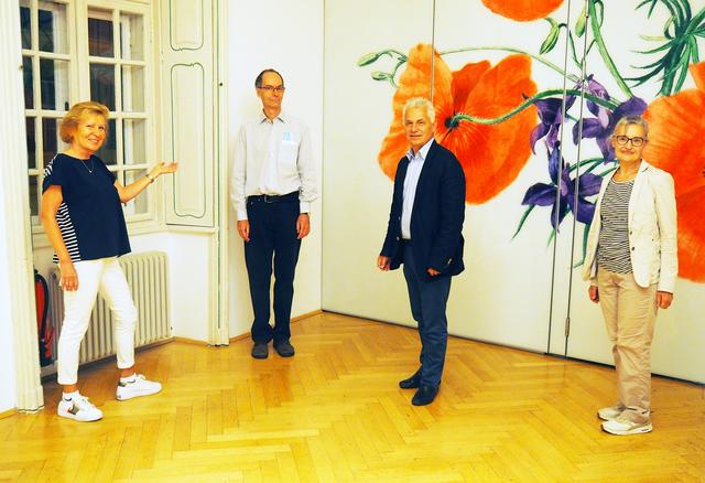 esunder Montag mit Josef Mattes zum Thema „Achtsamkeit, Gesundheit, Wohlbefinden“: Auch Bürgermeister Johann Zeiner, Gemeinderätin Eva Morawetz (l) und Elisabeth Tutschek vom Arbeitskreis Gesunde Gemeinde Maria Enzersdorf lauschten interessiert.