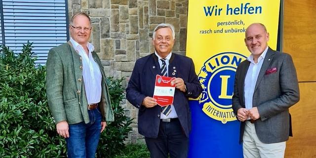 Lions Club-Zonenleiter Vzbgm. Ludwig Robitschko mit Governor Willi Himmel und Regionsleiter Gerhard Weswaldi (v.r.).