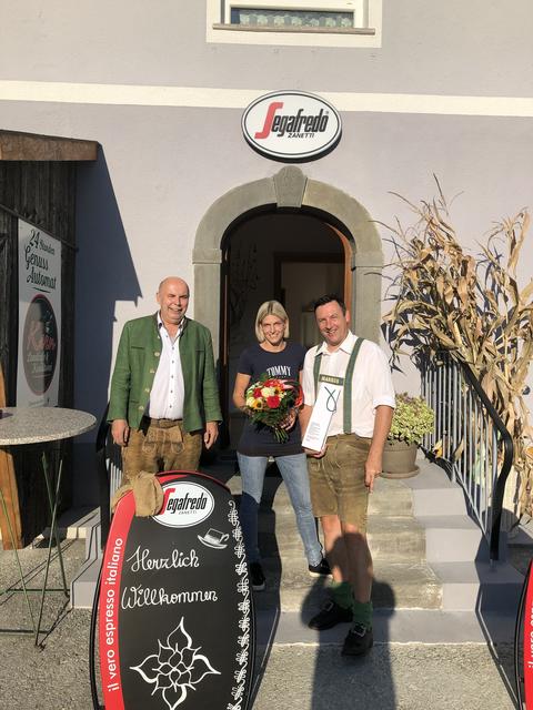 Manfred Prettenthaler gratulierte im Namen der WKO Andrea und Markus Kern.