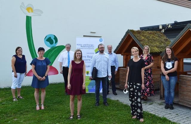 Beim Start des Klimaschulen-Projektes v.l: Christina Binder (VS Unserfrau), Doris Friedl (VS Großschönau), Hubert Prinz (MS Weitra, VS Unserfrau), Verena Litschauer (Klima- und Energie-Modellregionsmanagerin), Johann Schuster (MS Weitra), Martin Bruckner (KEM Lainsitztal), Ulrike Meyer (MS Bad Großpertholz), Petra Zimmermann-Moser (VS Weitra und VS Großschönau) und Ines Wiesinger