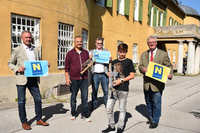 Im Bild der Bürgermeister von Bad Vöslau, Dipl.-Ing. Christoph Prinz, Christian Sauer, Stadtrat Karl Lielacher, Simon Mühl und LAbg. Christoph Kainz.