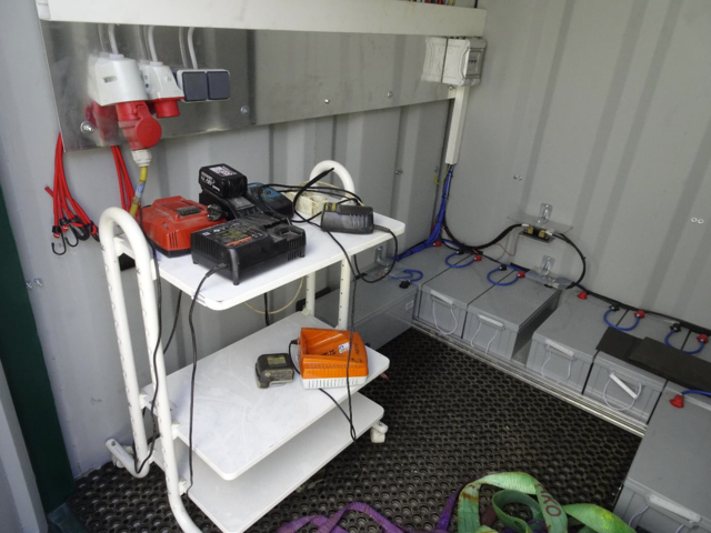 Die Anlage ist in einem transportablen Container montiert.
