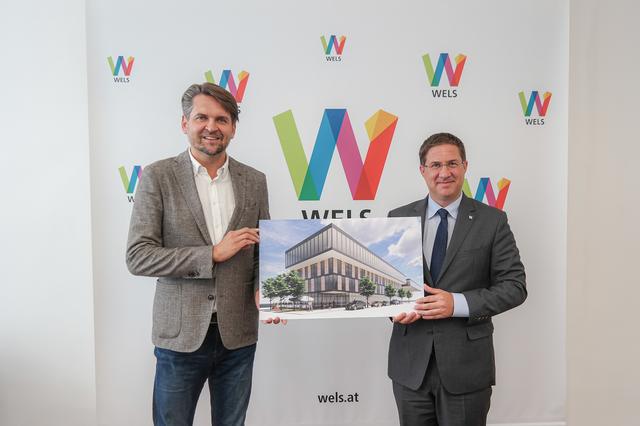Stadtrat Peter Lehner und Bürgermeister Andreas Rabl präsentieren ihr Konzept einer TU in Wels.