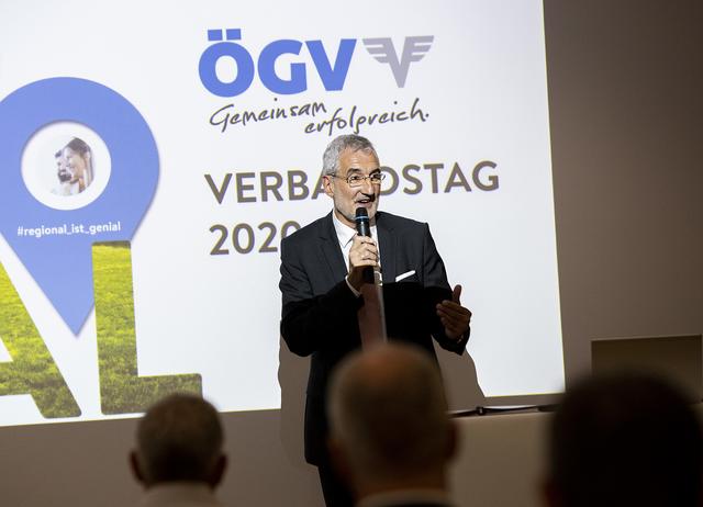 Der neue OGV-Präsident Franz Reischl wurde einstimmig im Verbandsrat gewählt. | Foto: feelimage/matern