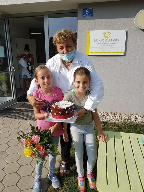 Dr. Erstic Andjela mit Alissa und Jana