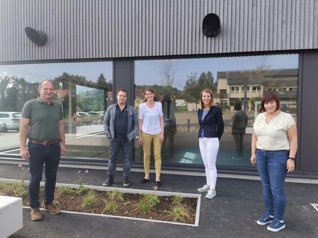 V.l.: Erich Plasch, Bürgermeister, Arch. DI Martin Mechs, Projektplanung, Arch. DI Dr. Ulrike Tischler, Projektplanung, Elfriede Schmidt, MBA, Marktgemeinde Leutschach
, Monika Herischko, Schulleiterin