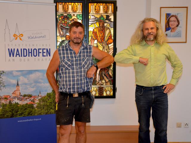 Vizebürgermeister Martin Litschauer begrüßte in Vertretung des Bürgermeisters den neuen Waidhofner Gemeinderat Erwin Burggraf und wünscht ihm viel Erfolg in seiner neuen Funktion.