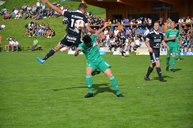 Tamsweg (in Schwarz) und St. Michael lieferten sich ein sehenswertes Derby.