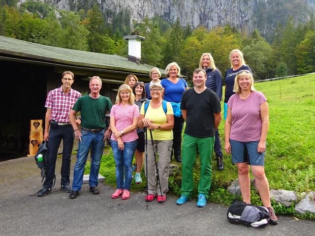 Zahlreiche Erwachsenenschulleiterinnen erlebten mit TBF-GF Margarete Ringler und Bildungsreferent Thomas Garber einen informativen Nachmittag im Kaiserbachtal.
