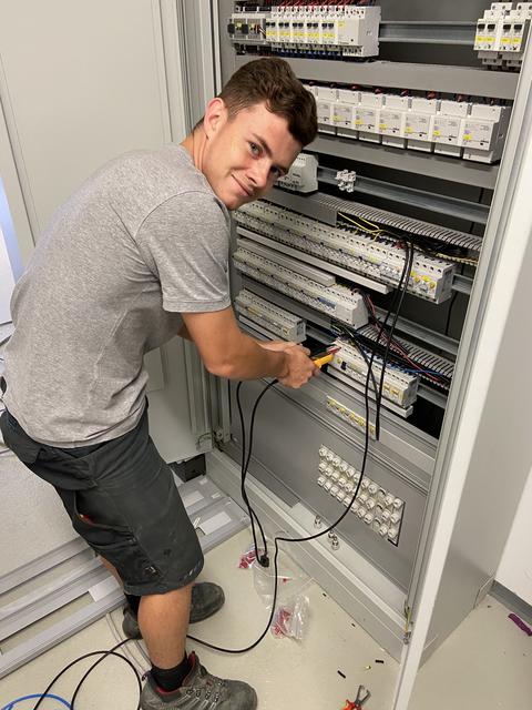 Michael Unterassinger , weiß der Strom richtig fließt