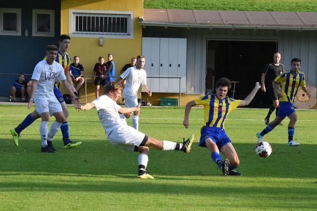 FC Wildschönau vs. FC Wacker Alpbach - zweifach Torschütze Stefan Klingler.