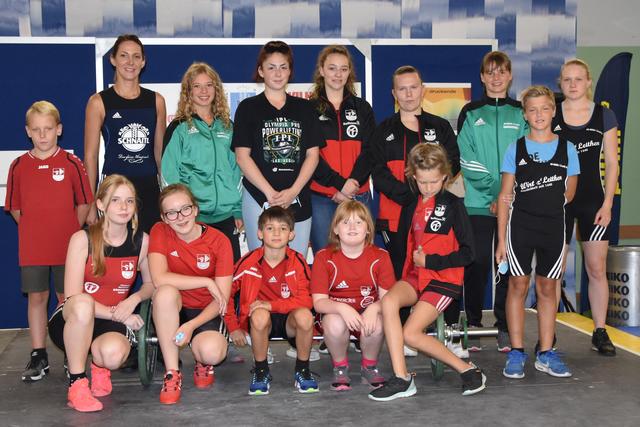 Gruppenfoto 1 & 2 Gruppe mit den Teilnehmer/innen aus dem Bezirk Braunau
Foto: Conny Högg