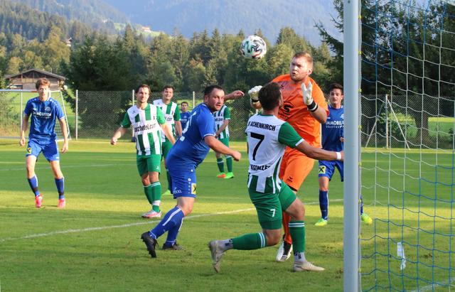 Westendorf forderte Gebietsliga-Primus Achenkirch und deren Schlussmann Kilian Zimmer, blieb aber unbelohnt. | Foto: Habison