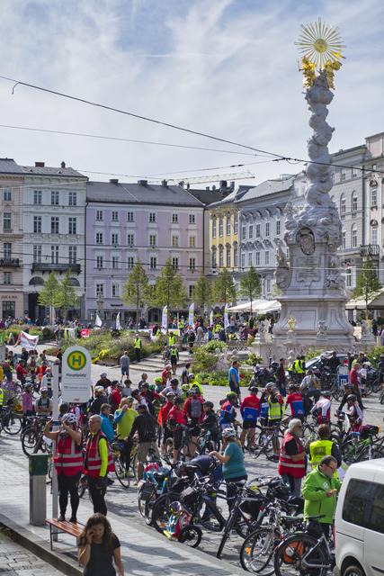 Gleich fünf Sternfahrten aus Umlandgemeinden endeten am Samstag, 19. September 2020, am Linzer Hauptplatz. | Foto: BRS