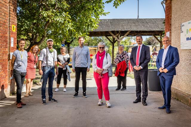 Eröffnungsrunde - vlnr – Lisi Schmid (Obfrau Verein Zukunftsraum Favoriten), Andreas Gugumuck (Initiator Zukunftshof, Landwirt), Nico Marchetti (Nationalrat ÖVP), Christine Hahn (Bezirksrätin Neos), Marcus Franz (Bezirksvorsteher Favoriten), Dieter Groschopf (Co-Geschäftsführer)