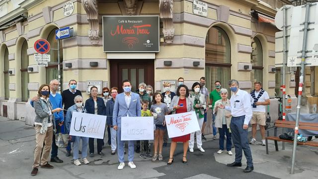 Josefstädter protestierten gegen die derzeitige Führung des Café Maria Treu.