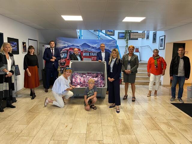 Bettina Kuchar Rembart, Viktoria Maier Lechner, Stefan Sauter, Peter Fischer, Reinhard Stulik, Mag. Carina Schletz, Mag. (FH) Tamara Gruber-Fellmann, Sabine Hippman MAS, Dieter Suette,
vorne: Anna Fischer, Christoph Fischer