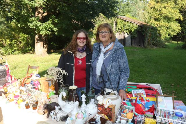 Angelique Fischer und Renate Idahosa kamen mit ihren Schätzen aus Pottenbrunn bei St Pölten.