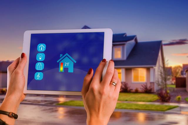 Hajek Elektrotechnik kümmert sich um herkömmliche Elektroinstallationen in den eigenen vier Wänden, wie Licht, Steckdosen oder Verteilung, bis hin zu gesonderten Bereichen, wie Sicherheits- und EDV-Anlagen, SmartHome oder intelligentes Wohnen.