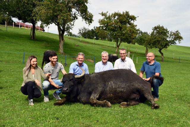 Bei der Qualitätskontrolle: Aline Walter, Bernhard Hörmann, Andreas Hanger, Anton Kasser, Hannes Heuras, Alois Seirlehner.