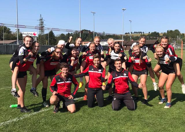 In der abschließenden Meisterschaftsrunde behielten die Grieskirchner Faustballerinnen die Nerven und holten sich den Titel ohne Satzverlust.