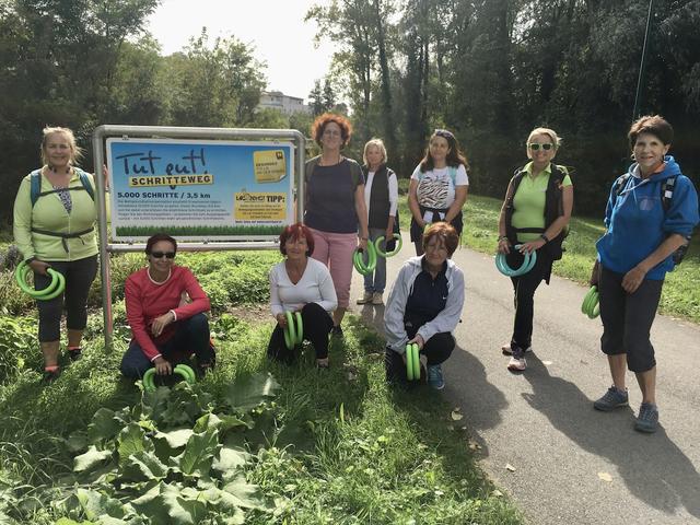 Die Veranstaltung "Bewegungs-Variationen am Schritteweg" inspiriert, motiviert und animiert zu mehr körperlicher und geistiger Bewegung im Alltag.