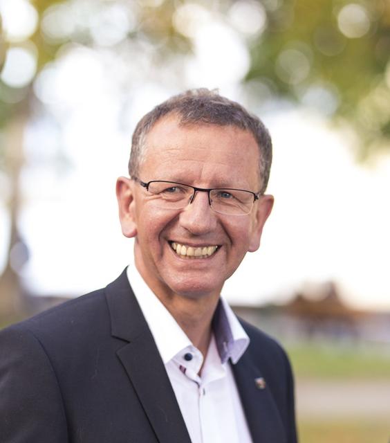 Andreas Wimmreuter, Bürgermeister von Zell am See, ist stolz auf die ausgezeichneten Köche der Region.  | Foto: Arne Müseler