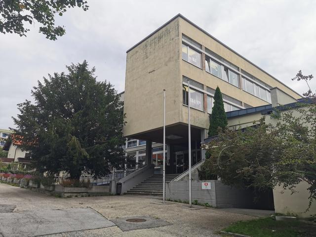 Rund 190 Kinder waren letzte vom Unterrichtsausfall betroffen. Am nächsten Tag konnte der Unterricht mit Ersatzlehrern fortgesetzt werden. | Foto: Michael Kendlbacher