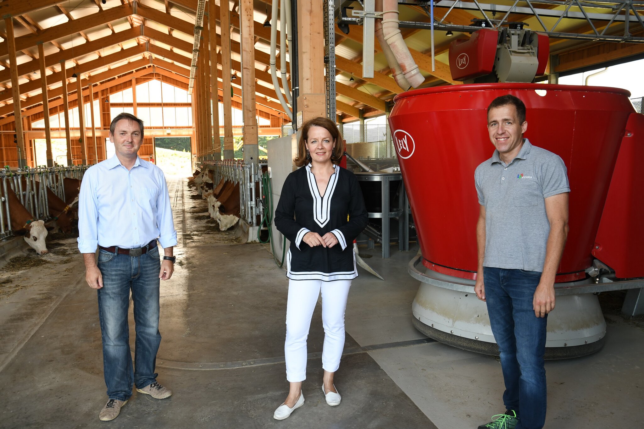 Landwirtschaftliche Fachschule Pyhra: Neuer Fütterungsroboter im ...
